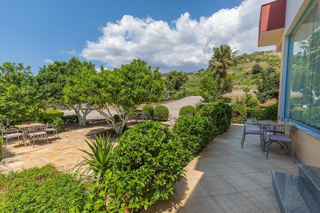 Hotel Dini Radhimë Εξωτερικό φωτογραφία