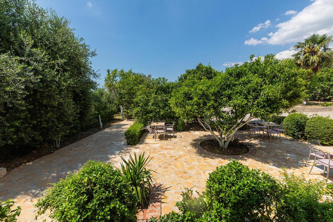 Hotel Dini Radhimë Εξωτερικό φωτογραφία