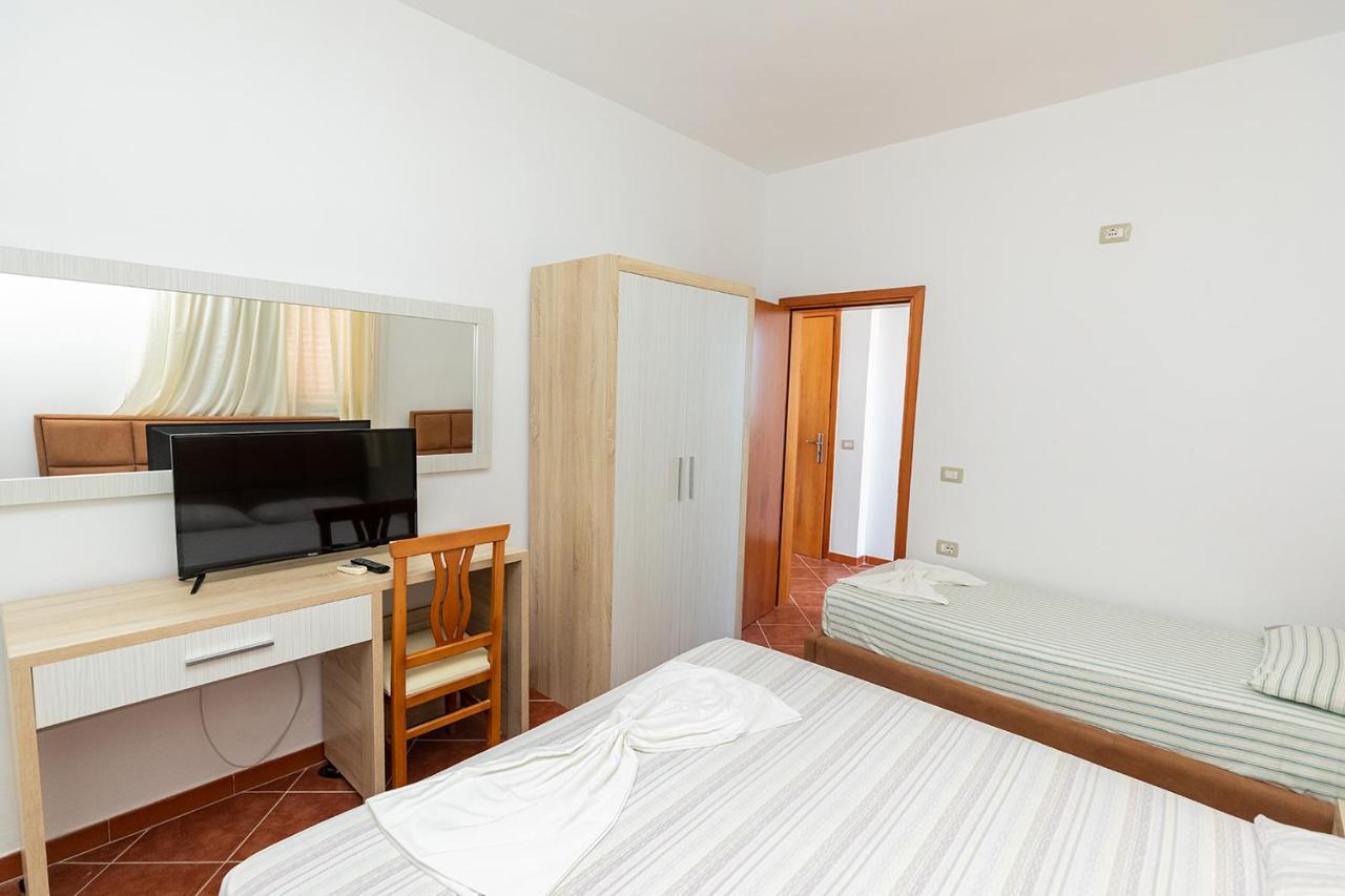 Hotel Dini Radhimë Εξωτερικό φωτογραφία