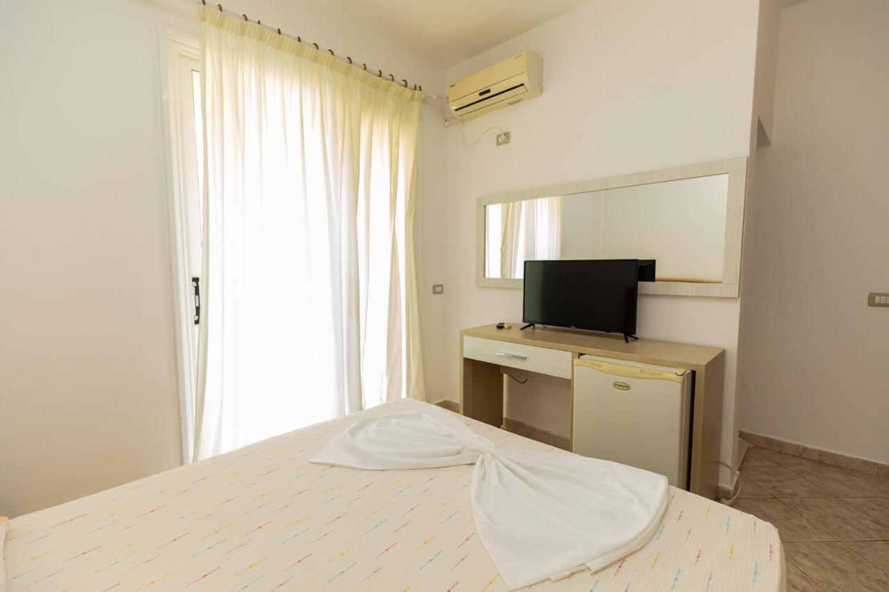 Hotel Dini Radhimë Εξωτερικό φωτογραφία