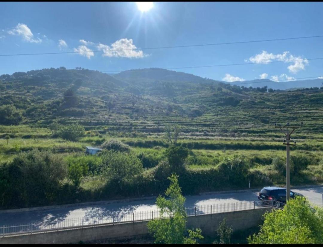 Hotel Dini Radhimë Εξωτερικό φωτογραφία