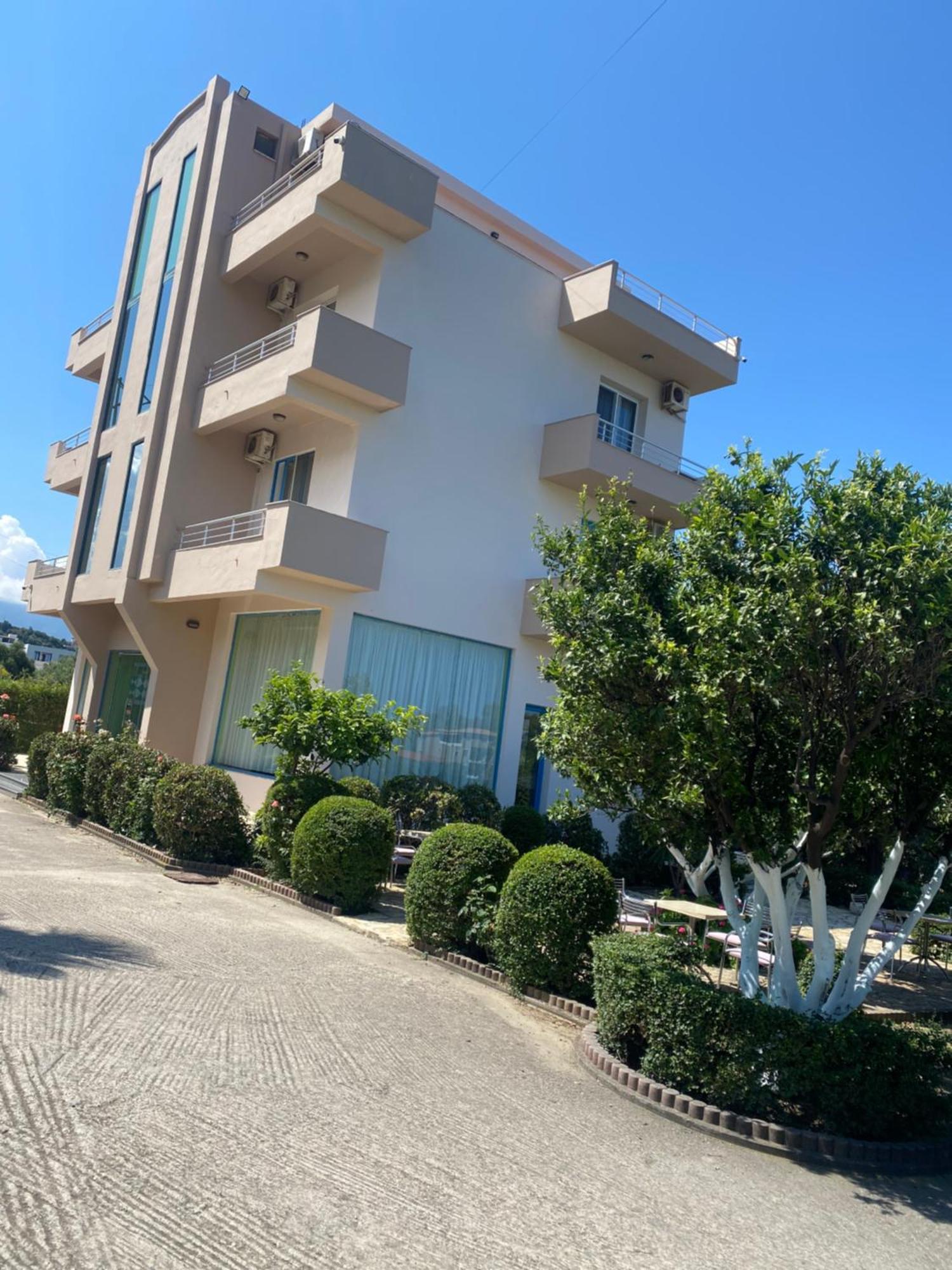 Hotel Dini Radhimë Εξωτερικό φωτογραφία