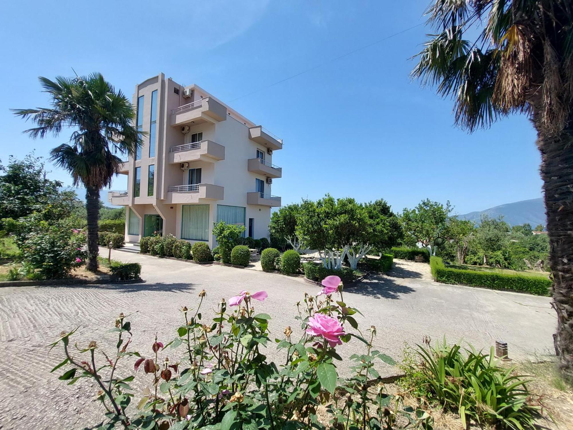 Hotel Dini Radhimë Εξωτερικό φωτογραφία