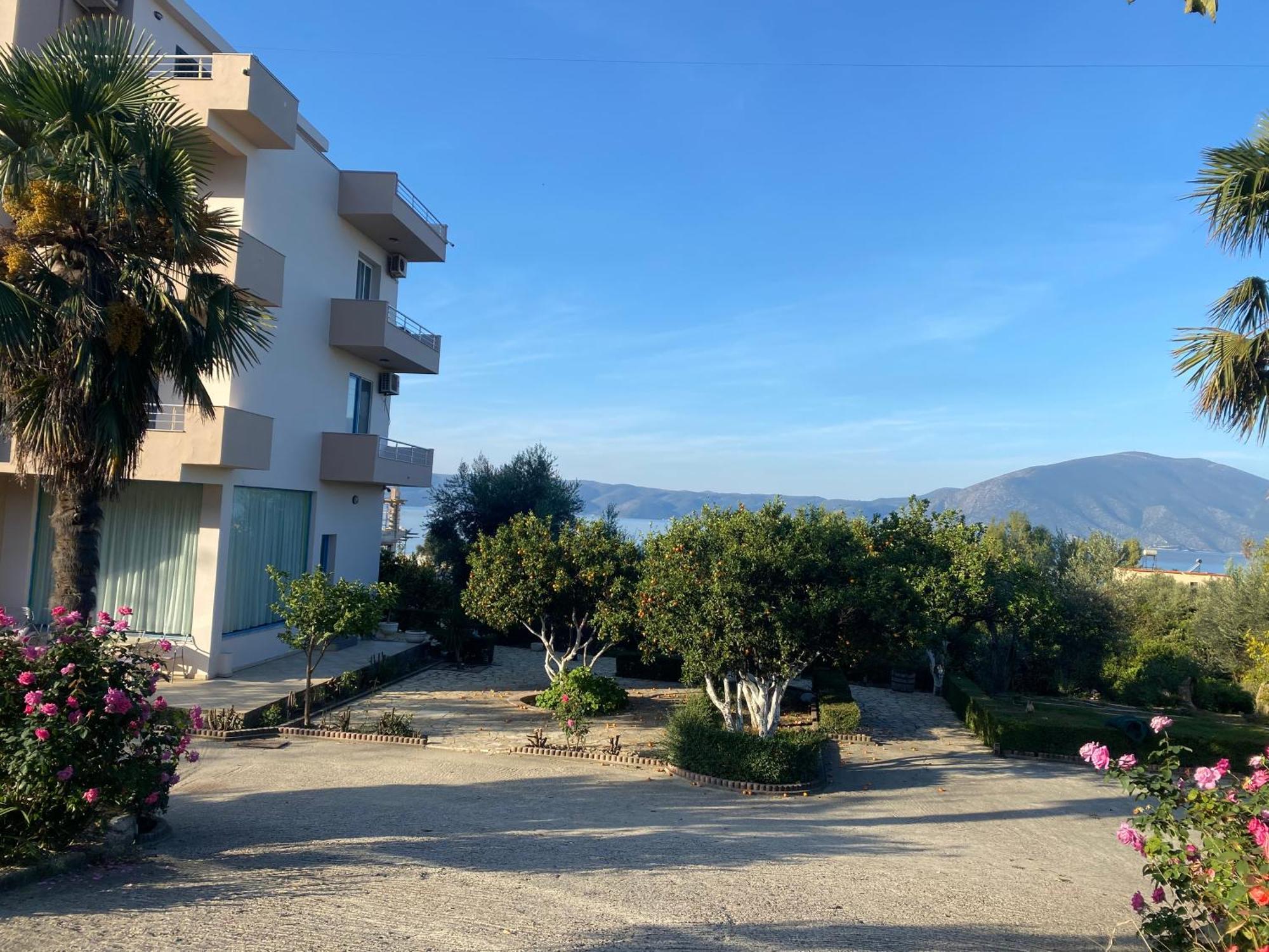 Hotel Dini Radhimë Εξωτερικό φωτογραφία